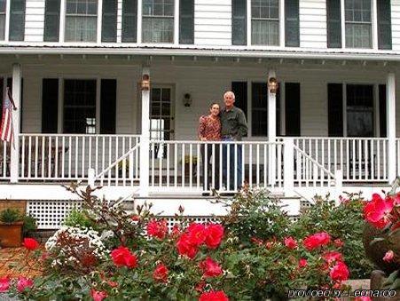 Lazyjack Inn On Dogwood Harbor Tilghman Island Exterior foto