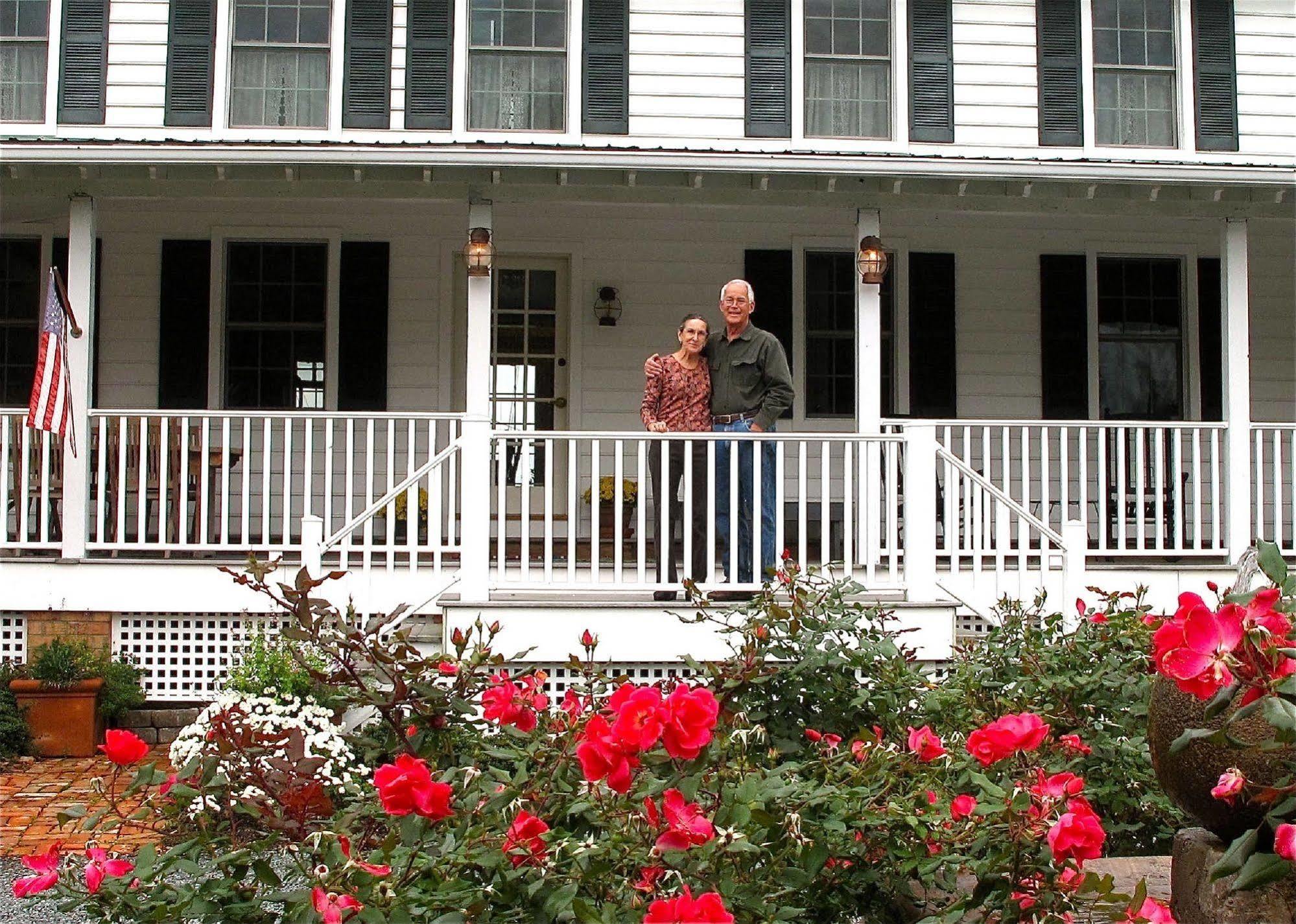 Lazyjack Inn On Dogwood Harbor Tilghman Island Exterior foto